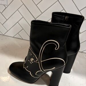 Valentino Garavani Panther-embroidered Black soft leather boot New